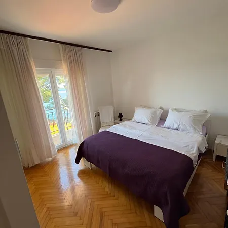 Апартаменты Seaside Escape *
