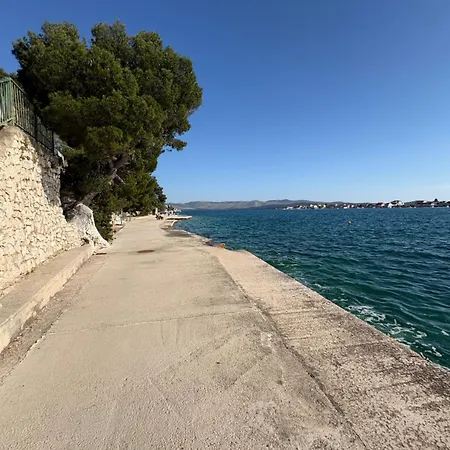 Апартаменты Seaside Escape